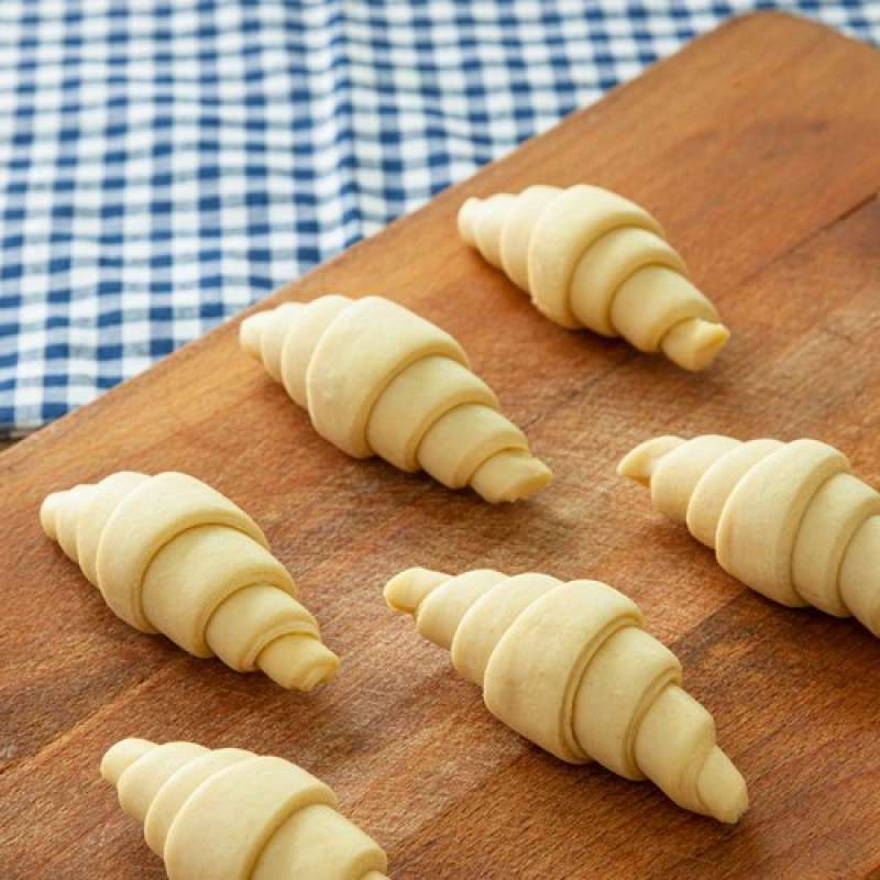 Croissant Dough Pure Butter Frozen / Croissant Frozen PER 10PC INSTANT ONLY
