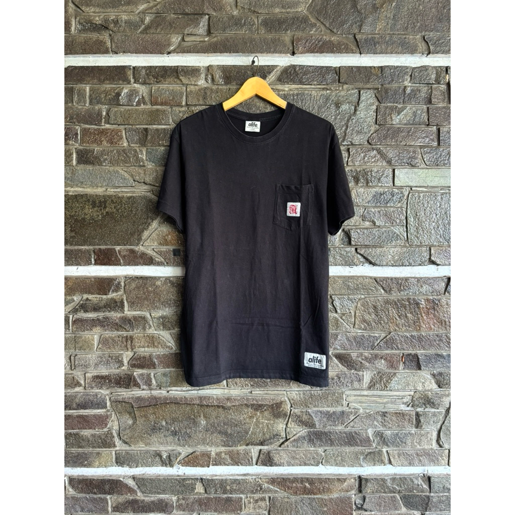 Alife • Japanese Brand Vintage Pocket Tee / Kaos / Tshirt Size L Rare Archive Preloved Used Second