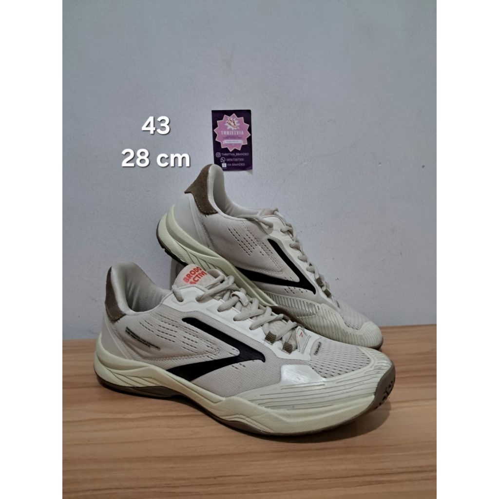 sepatu tennis second full box size 43