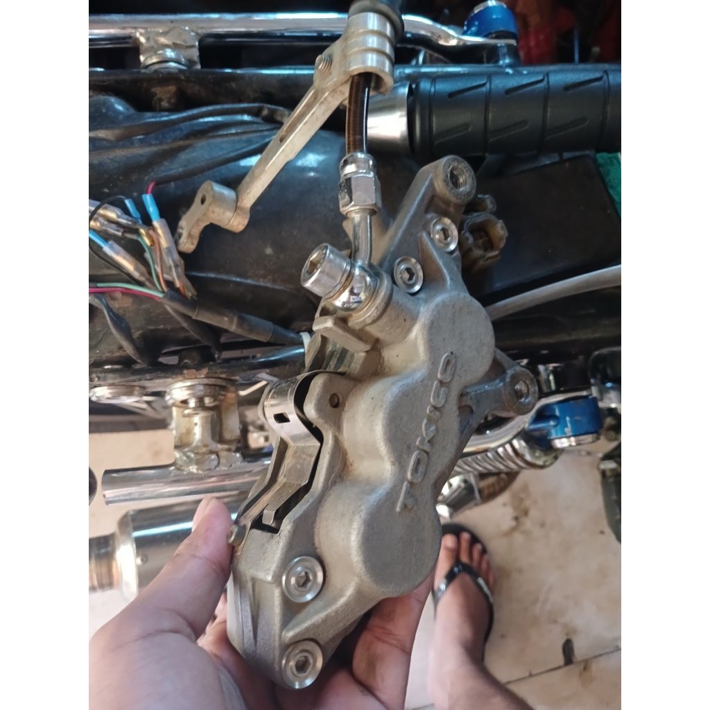 kaliper tokico 6 piston kanan