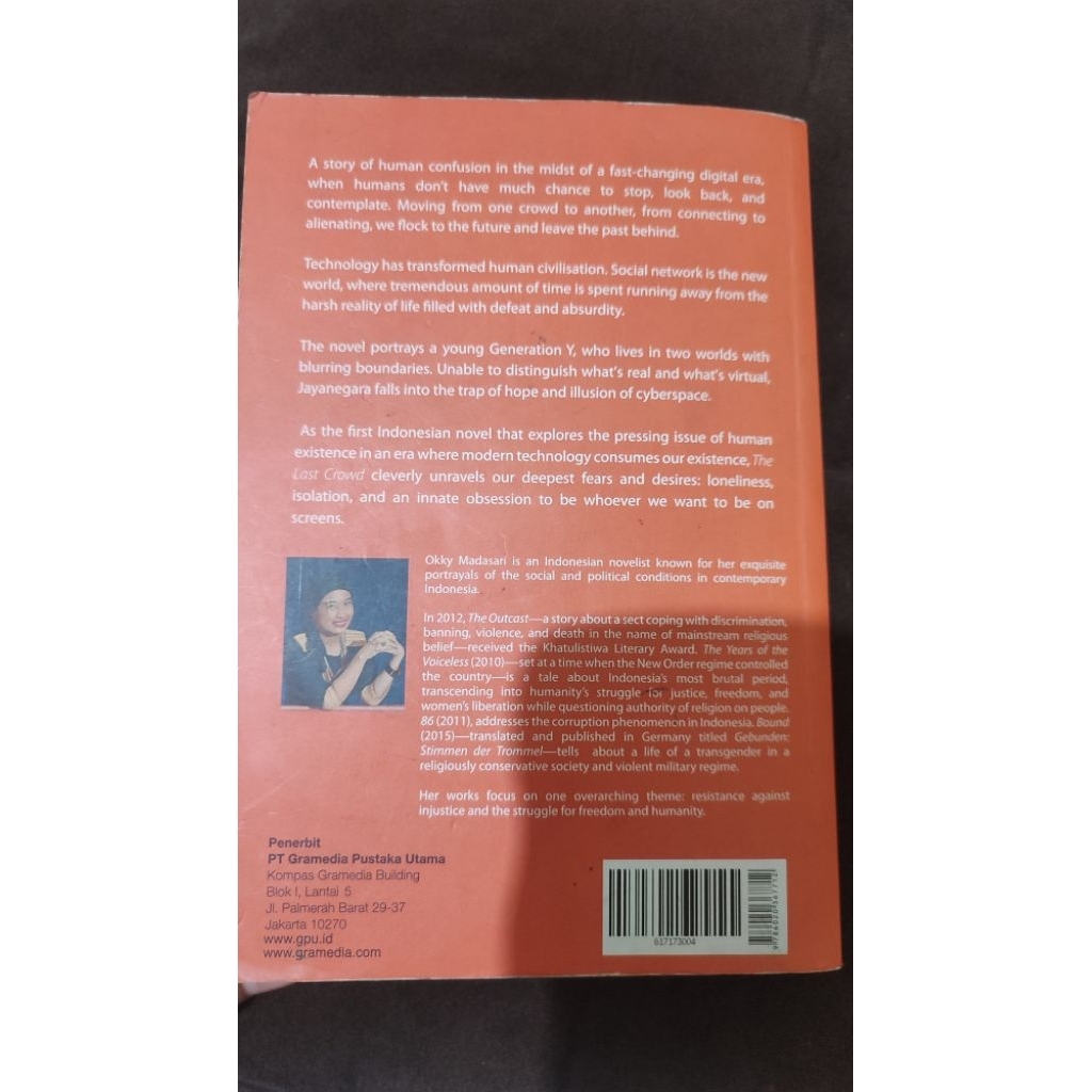 Preloved Buku The Last Crowd by Okky Madasari