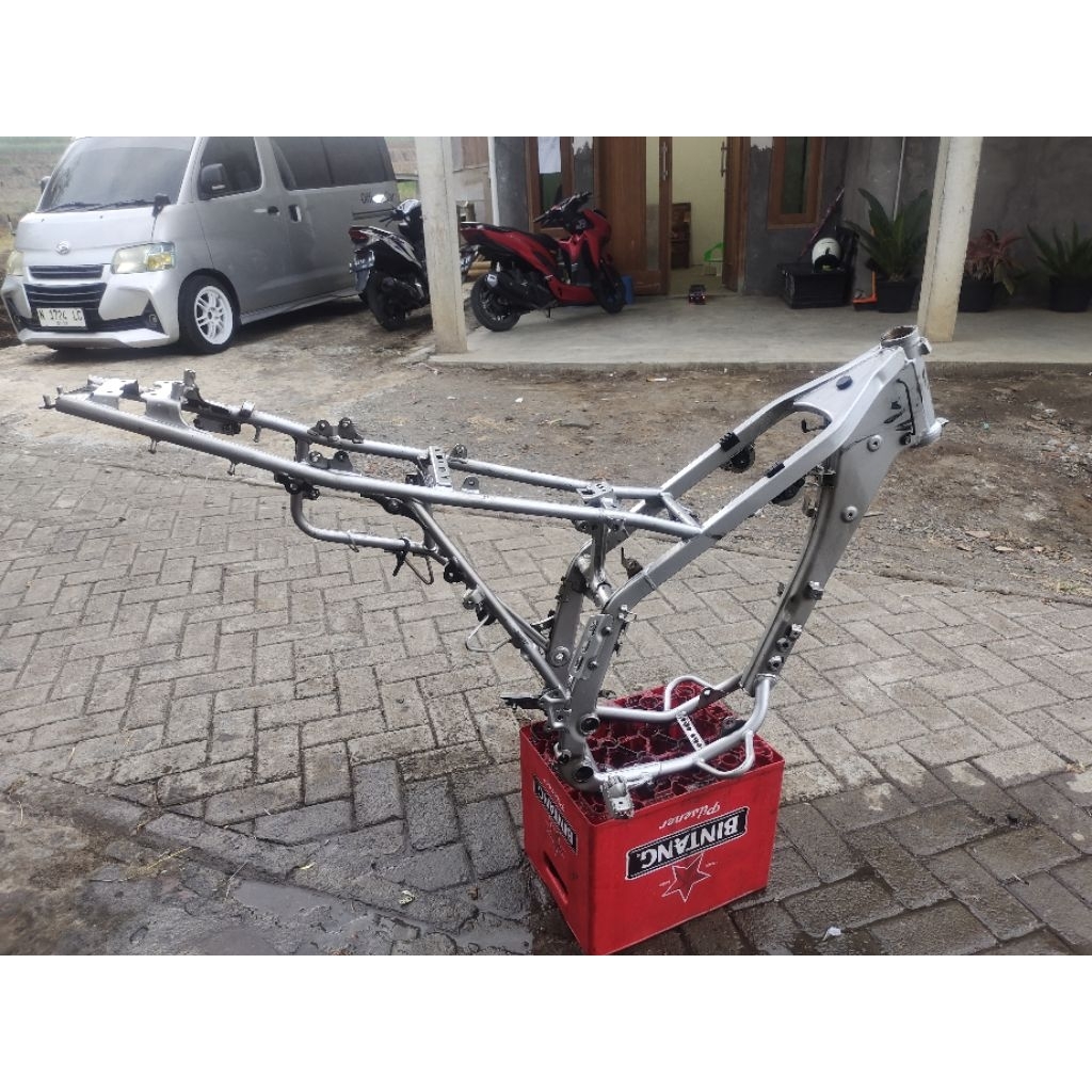 frame ori klx250cc Rangka ori Klx 250cc kondisi bagus cat ori