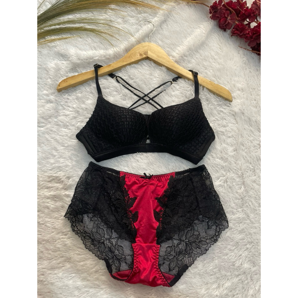 Set bra dan CD