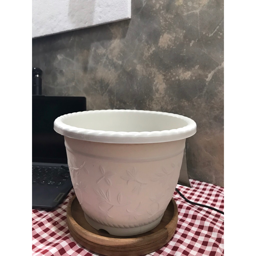 POT GM 825, 830,835,840,845,850 PLASTIK/ POT BUNGA PUTIH MOTIF