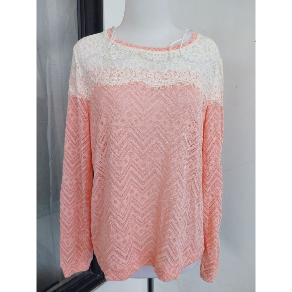 BAJU KAOS MOTIF RENDA BORKAT bekas pemakaian