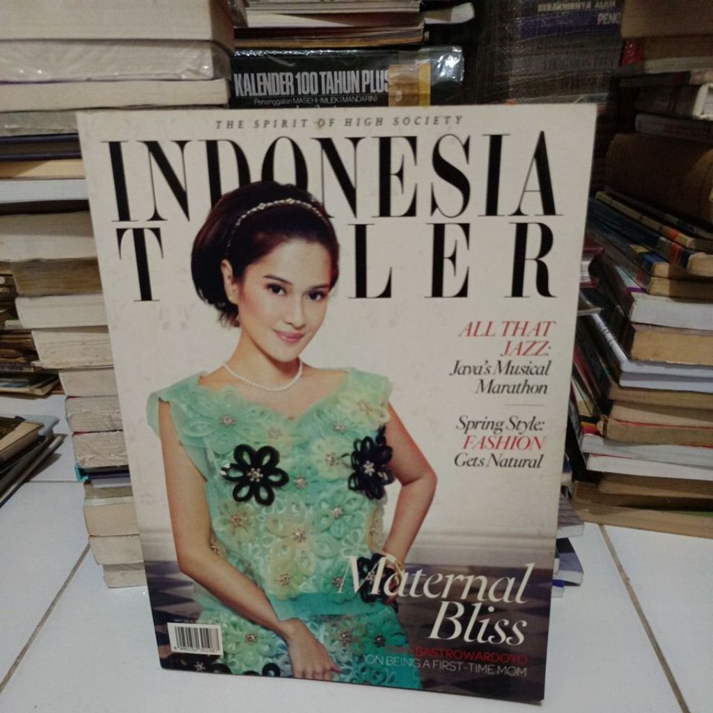 MAJALAH INDONESIAN TATLER MAY 2012 COVER DIAN SASTROWARDOYO