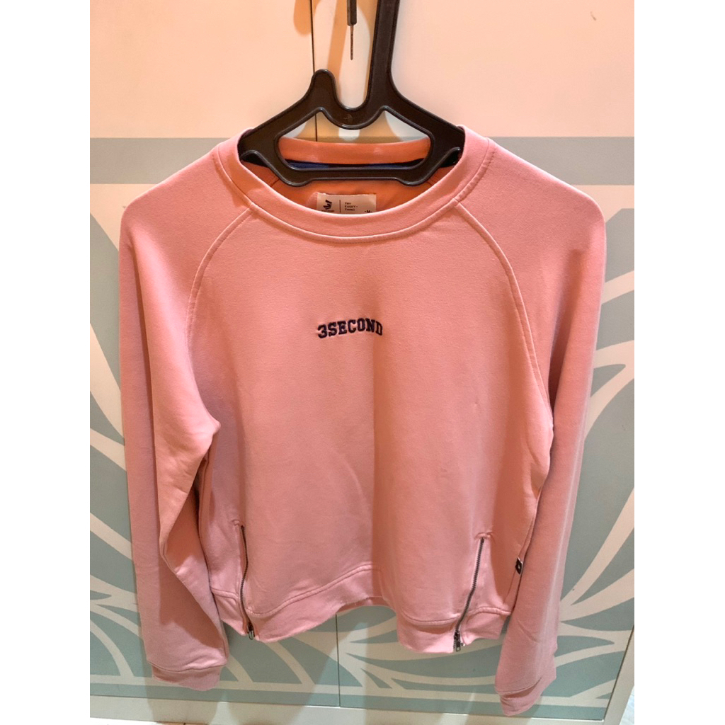 Preloved Crewneck Sweater '3 Second' Pink Merah Jamu Wanita