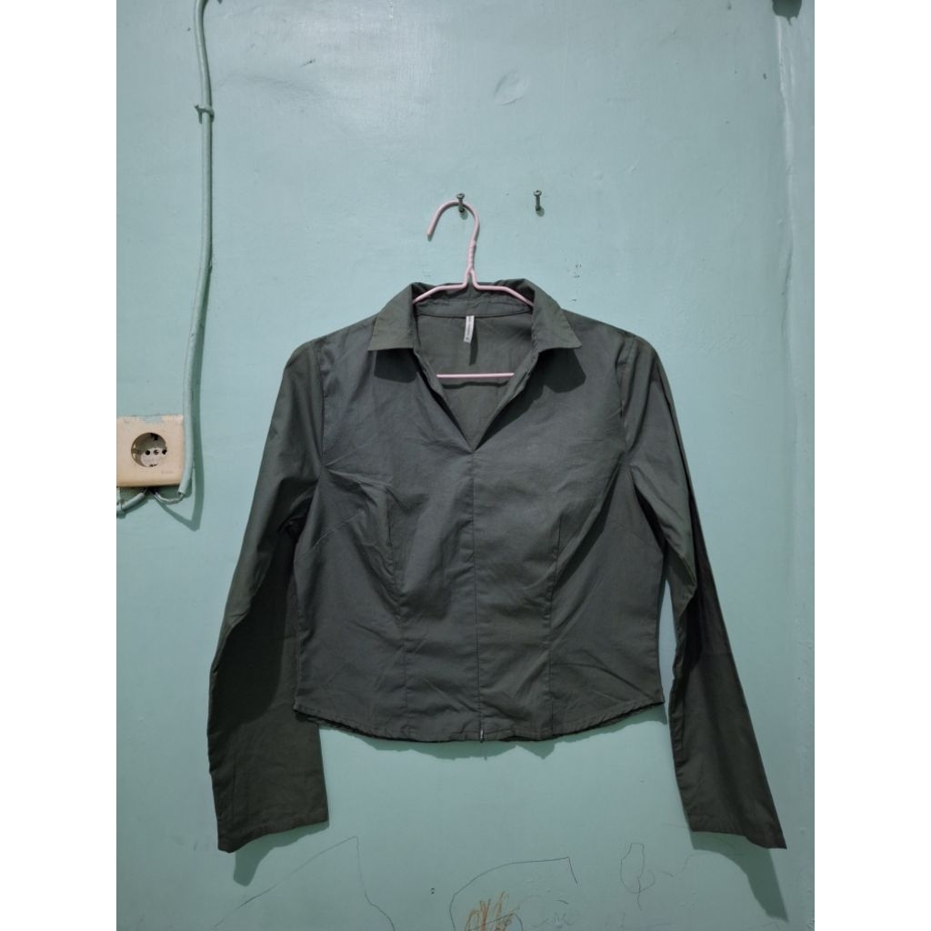 (Preloved) COLORBOX Cropped Long Sleeve Shirt | Kemeja Crop Lengan Panjang COLORBOX