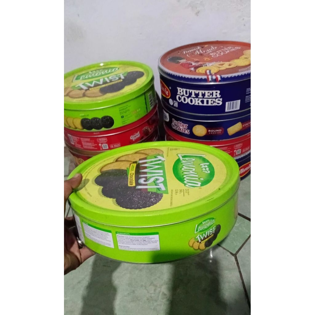 Kaleng kosong monde dan sejenisnya bulat besar