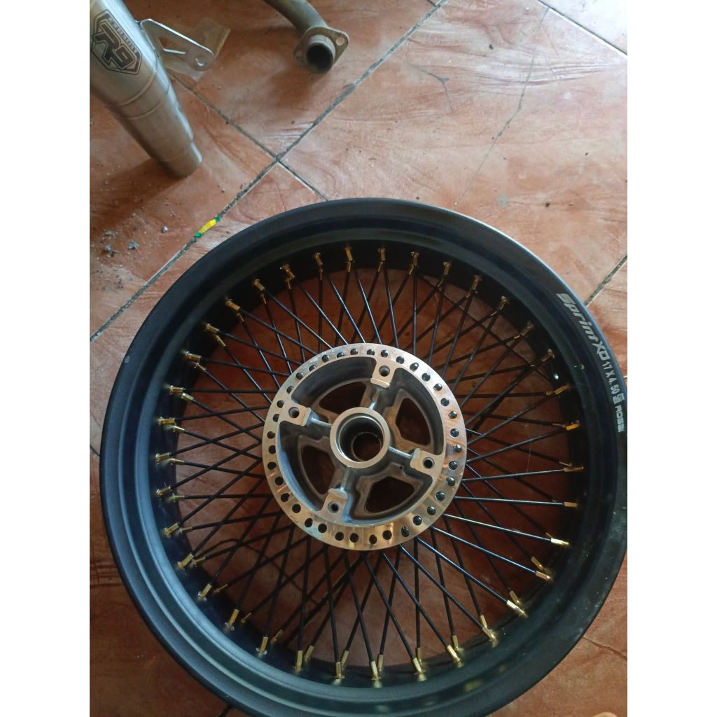 Veleg Rossi Tapak lebar