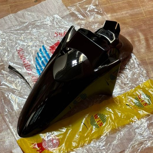 SPAKBOR DEPAN VARIO KARBU 2008-2010 HITAM MERK WIN / SPAKBOR DEPAN VARIO KARBU WIN