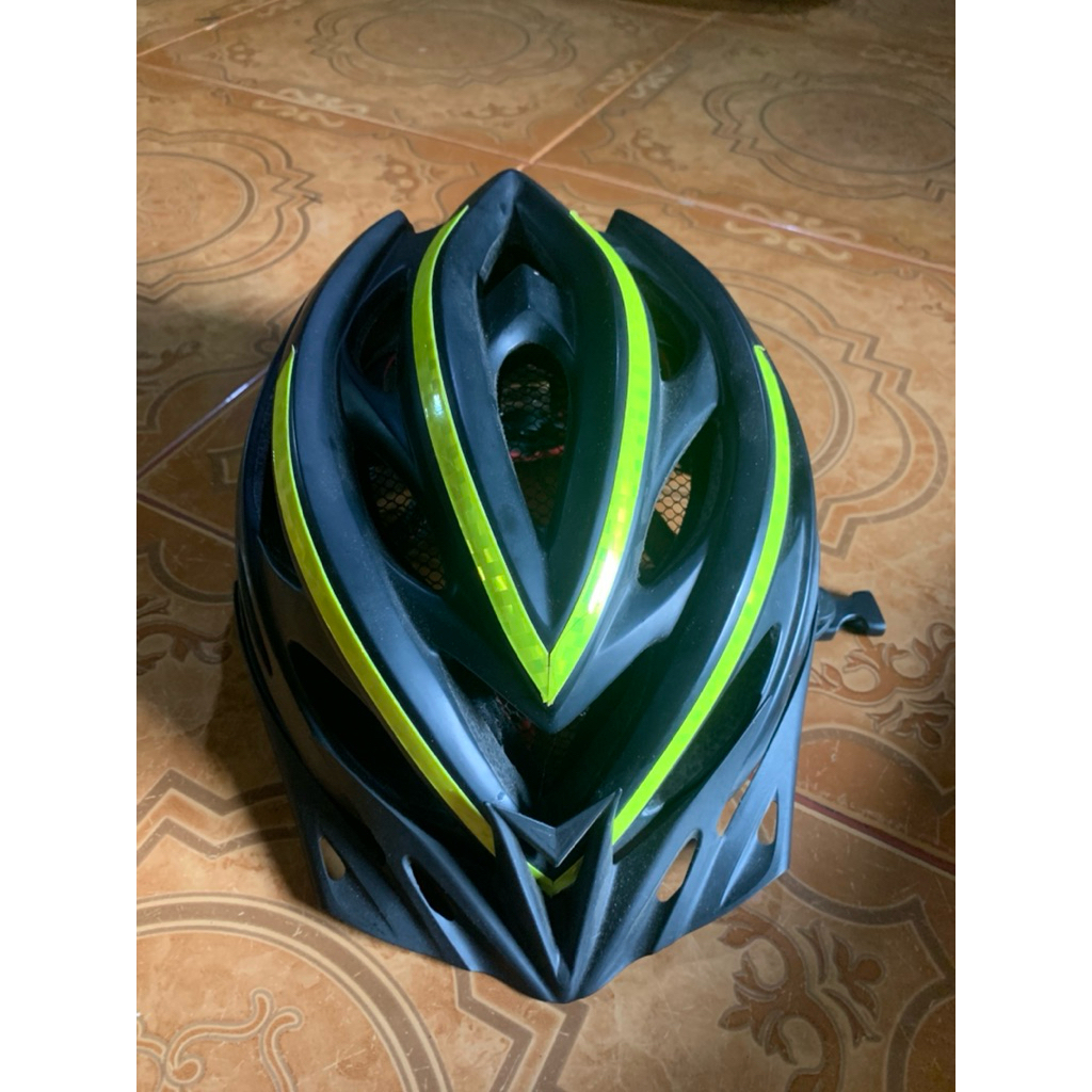 Helm Sepeda second seperti baru