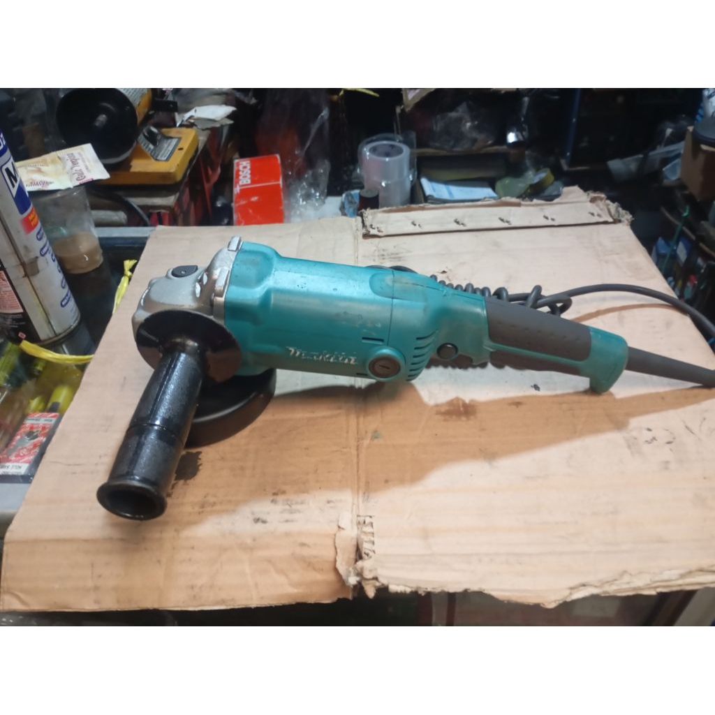 Mesin Gerinda tangan 5 inch Makita GA 5020