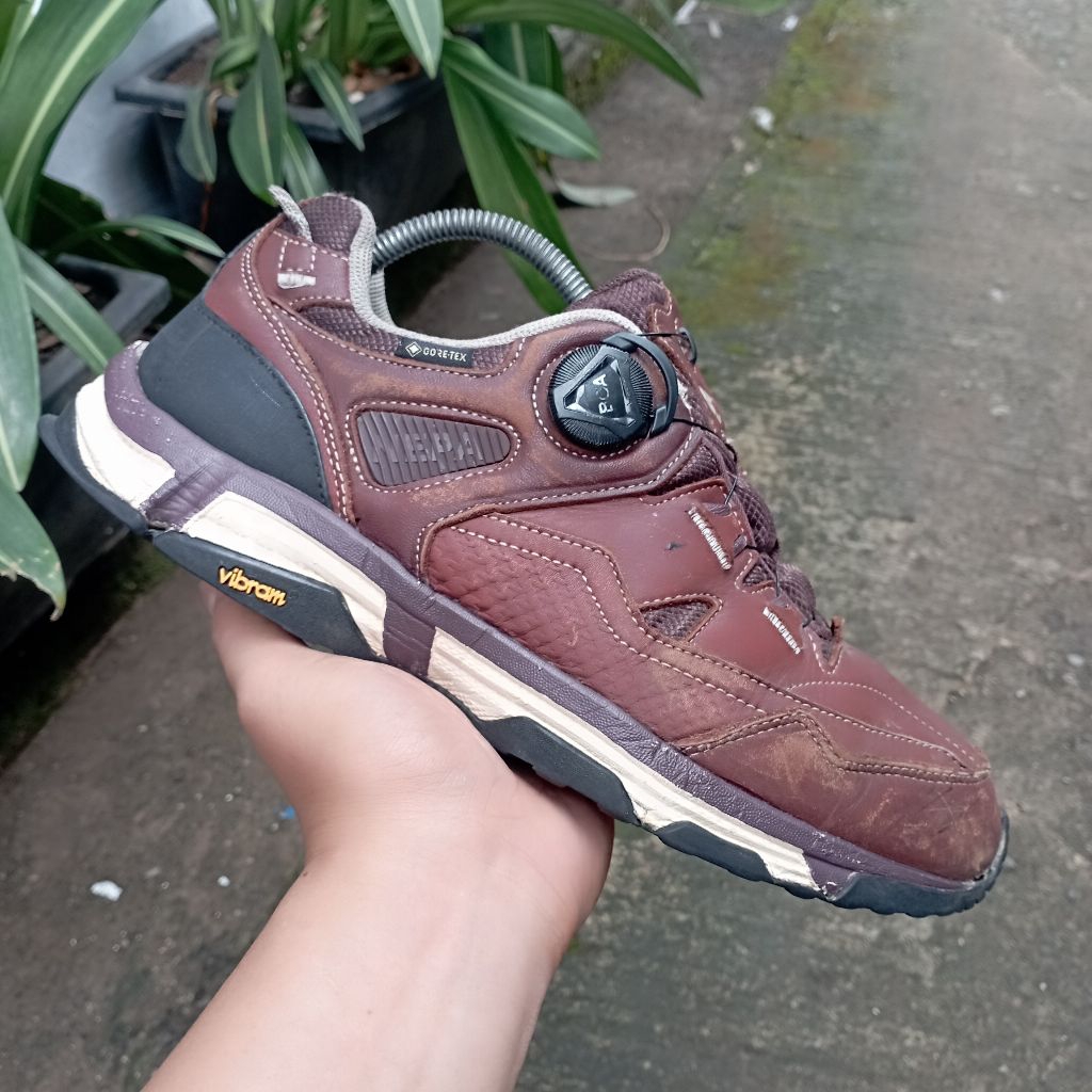 sepatu gunung outdoor hiking pria second  Evolution Midle Vibram