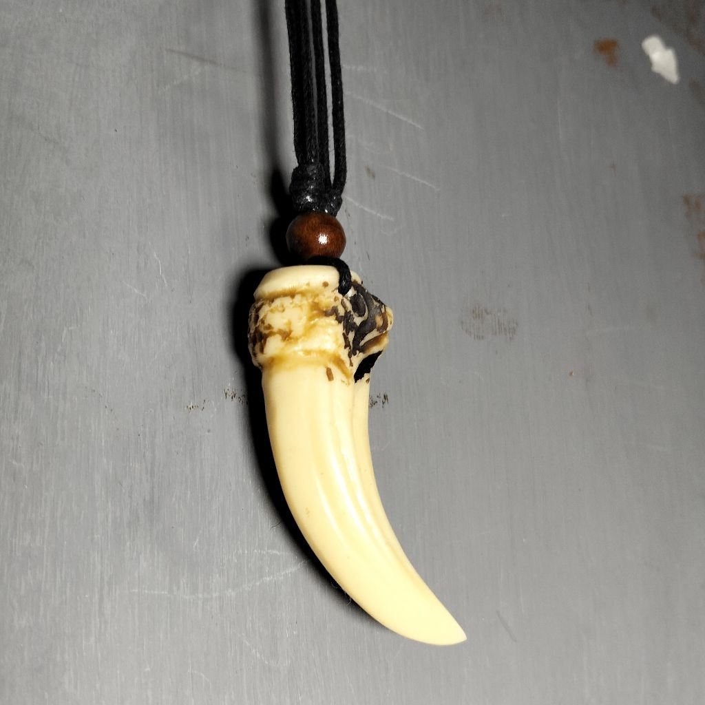 Kalung Etnik Bandul Taring Macan Buatan Ukuran -+7Cm