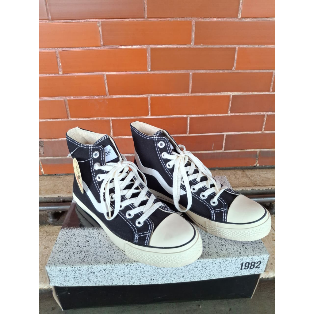 Sepatu WARRIOR UNISEX ORIGINAL 100%