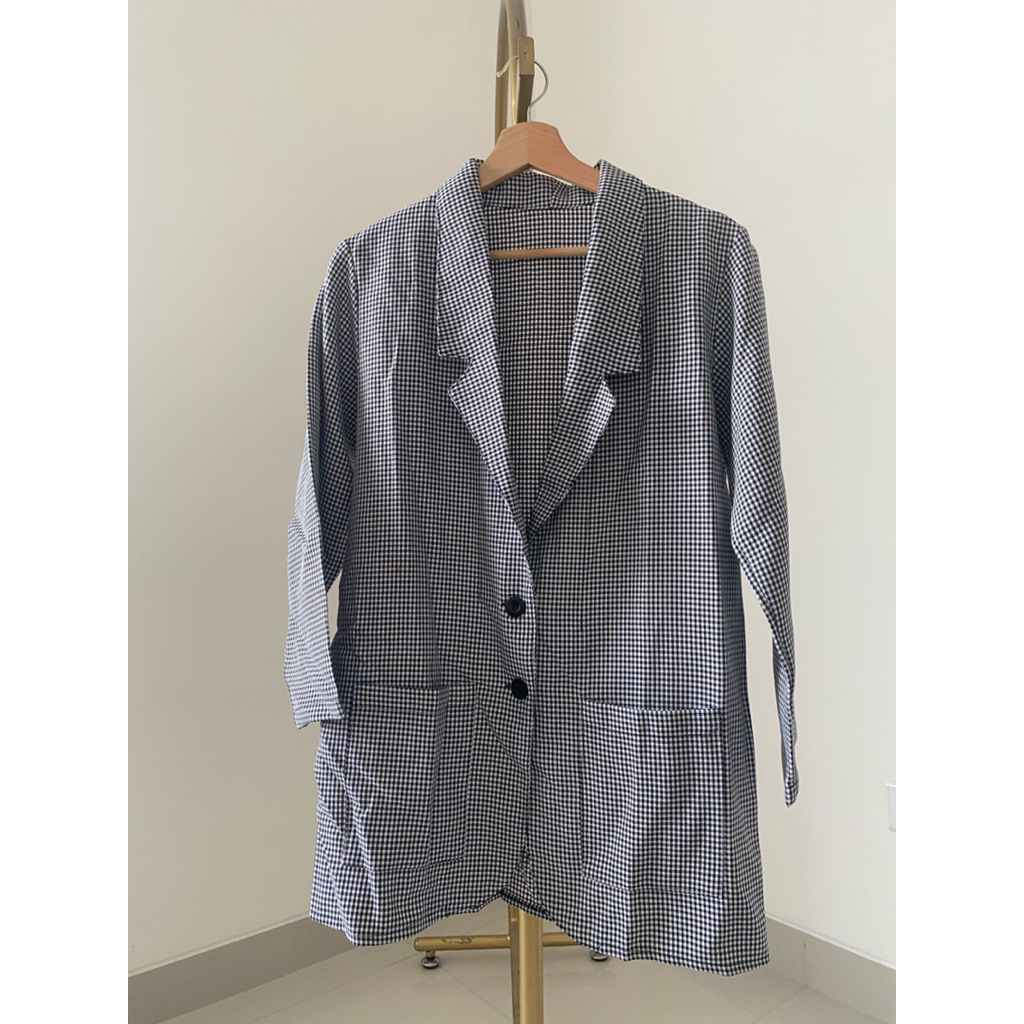 Preloved Blazer Kotak-Kotak Hitam Putih Wanita – Oversize Look