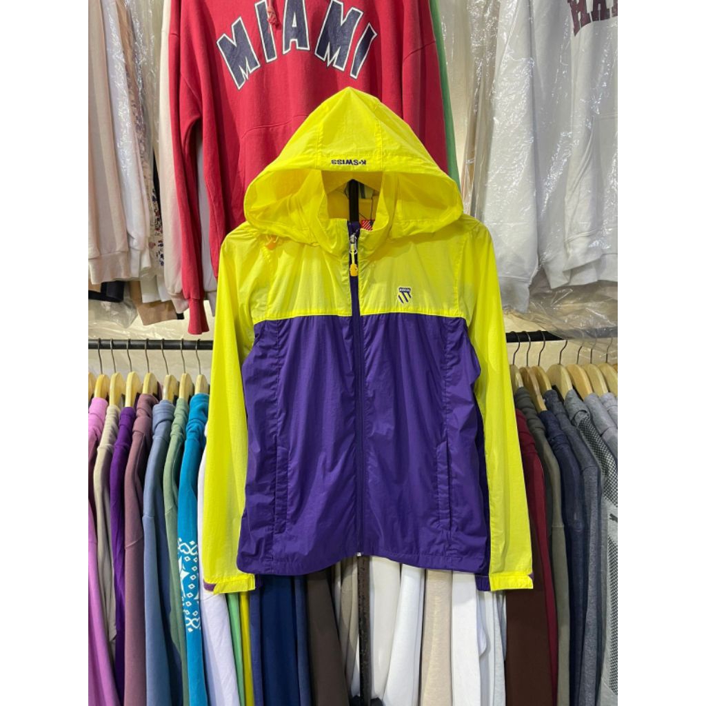 j4k3t running K-SWISS ( S )