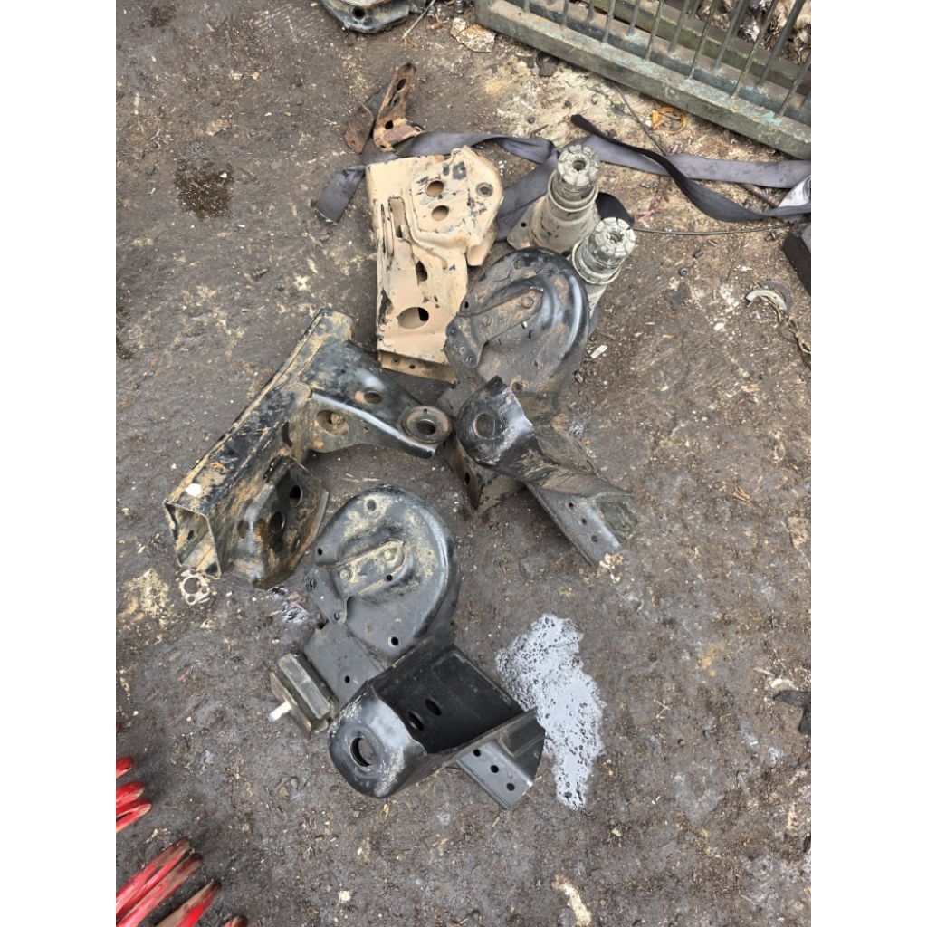 breket per dan arm land cruiser vx80