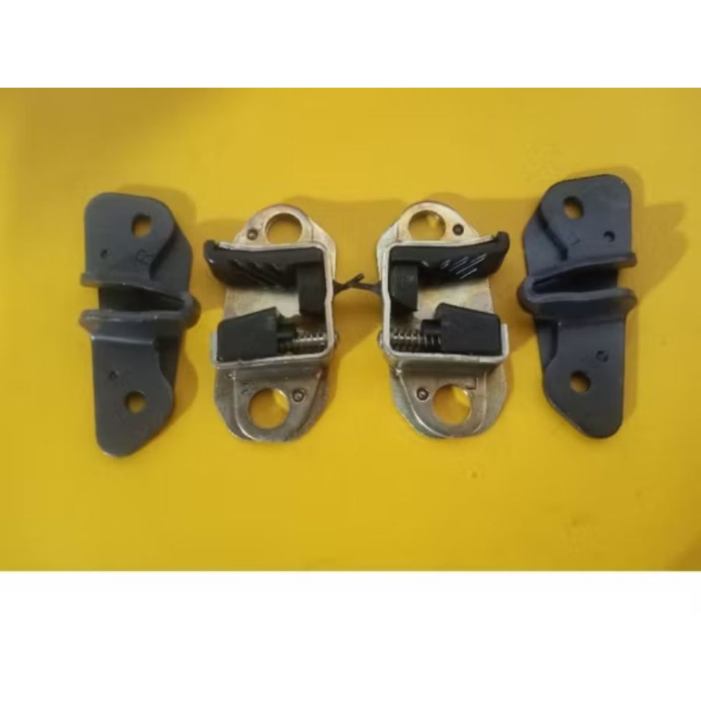 stoper pintu bracket pintu kijang kapsul 1997-on
