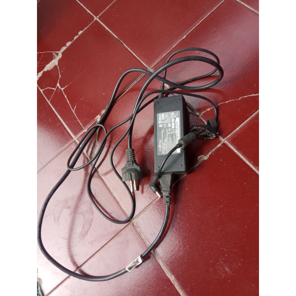 CASAN ADAPTOR LAPTOP FUJITSU 19V 4,22A