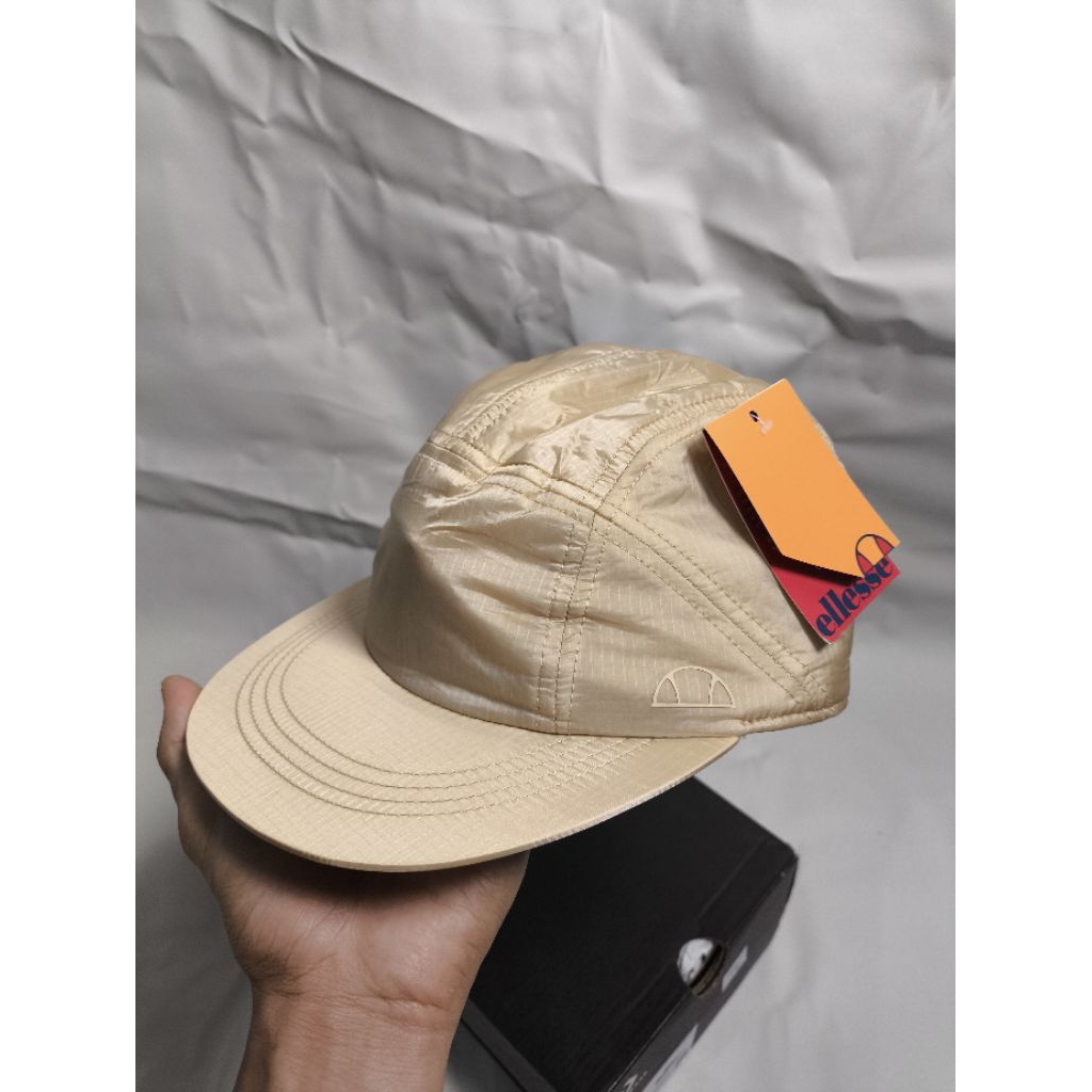 Topi 5 Panel Cap Ellesse unisex Flat Cap Taupe Original Resmi PT MAP