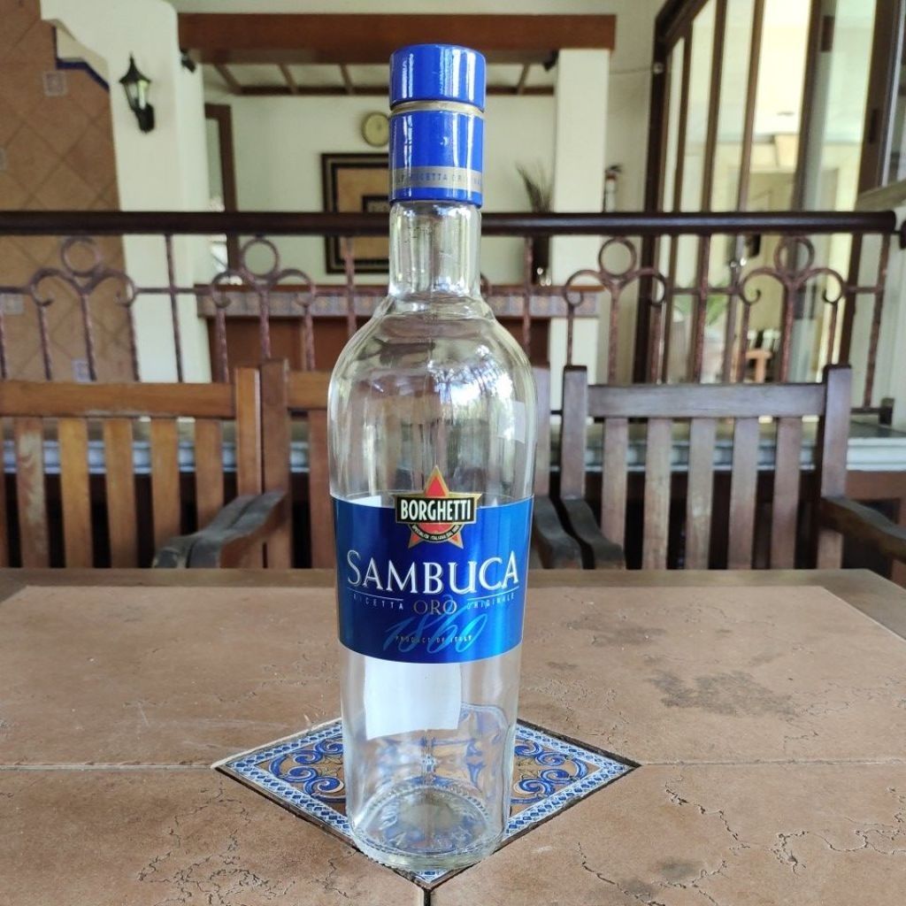 Botol bekas minuman impor