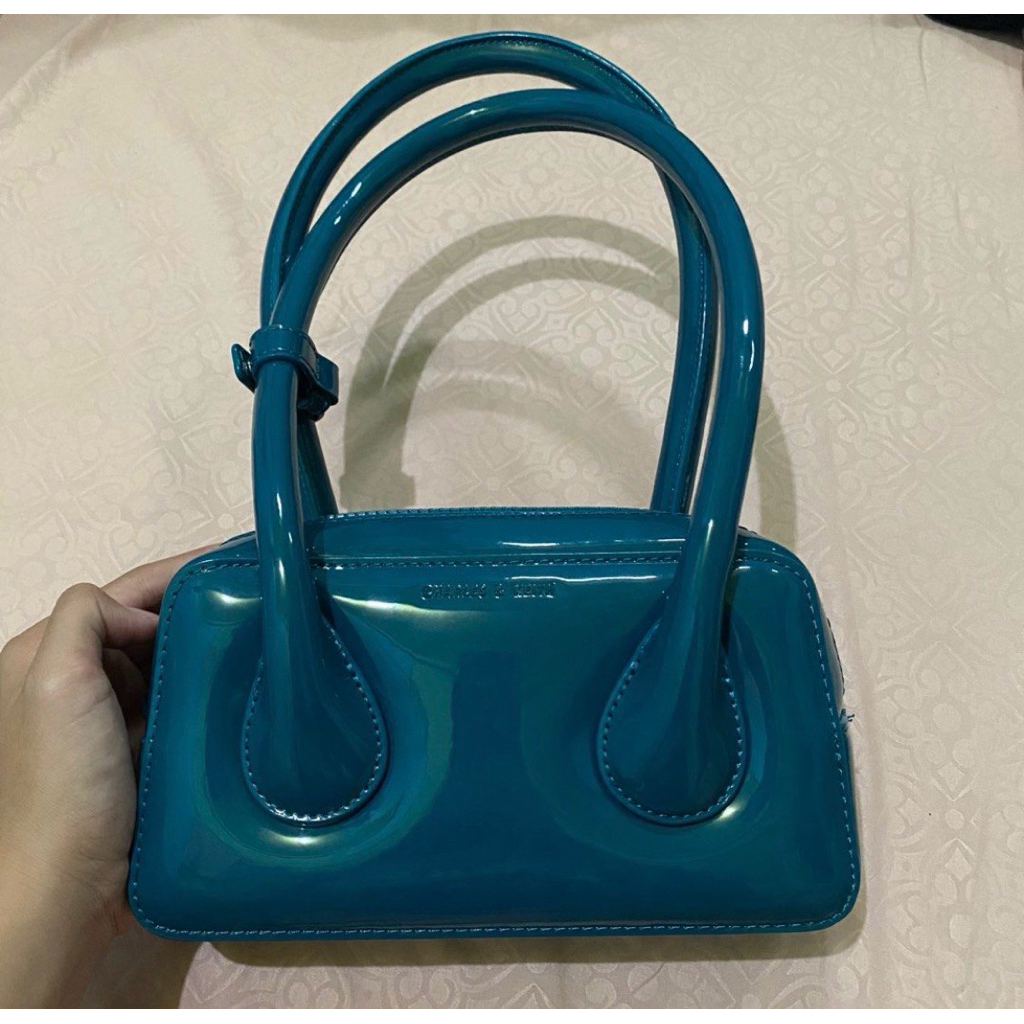 Preloved Tas Charles & Keith