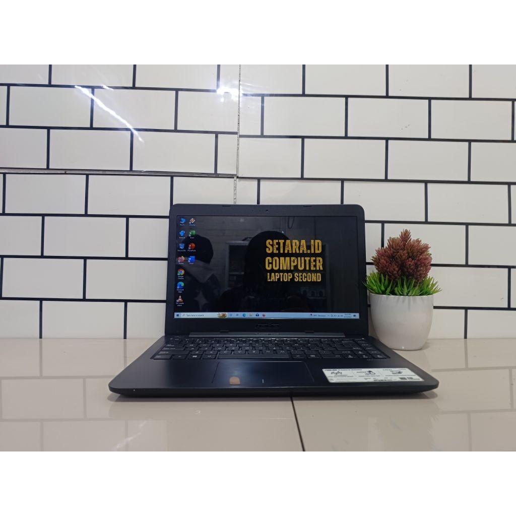 Laptop Asus E402Y,Amd E2-7015,Ram 4Gb,Ssd 128Gb