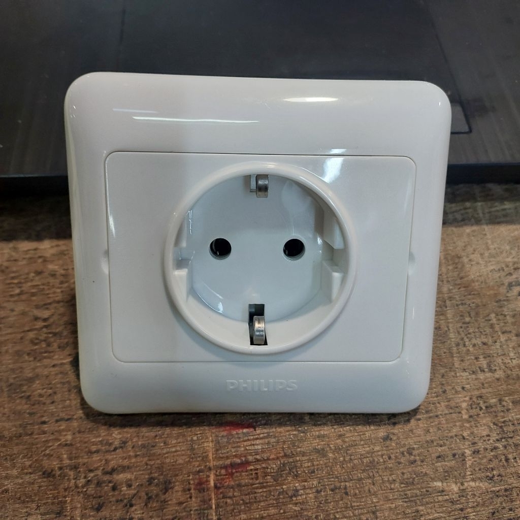 Stop Kontak Essential Philips