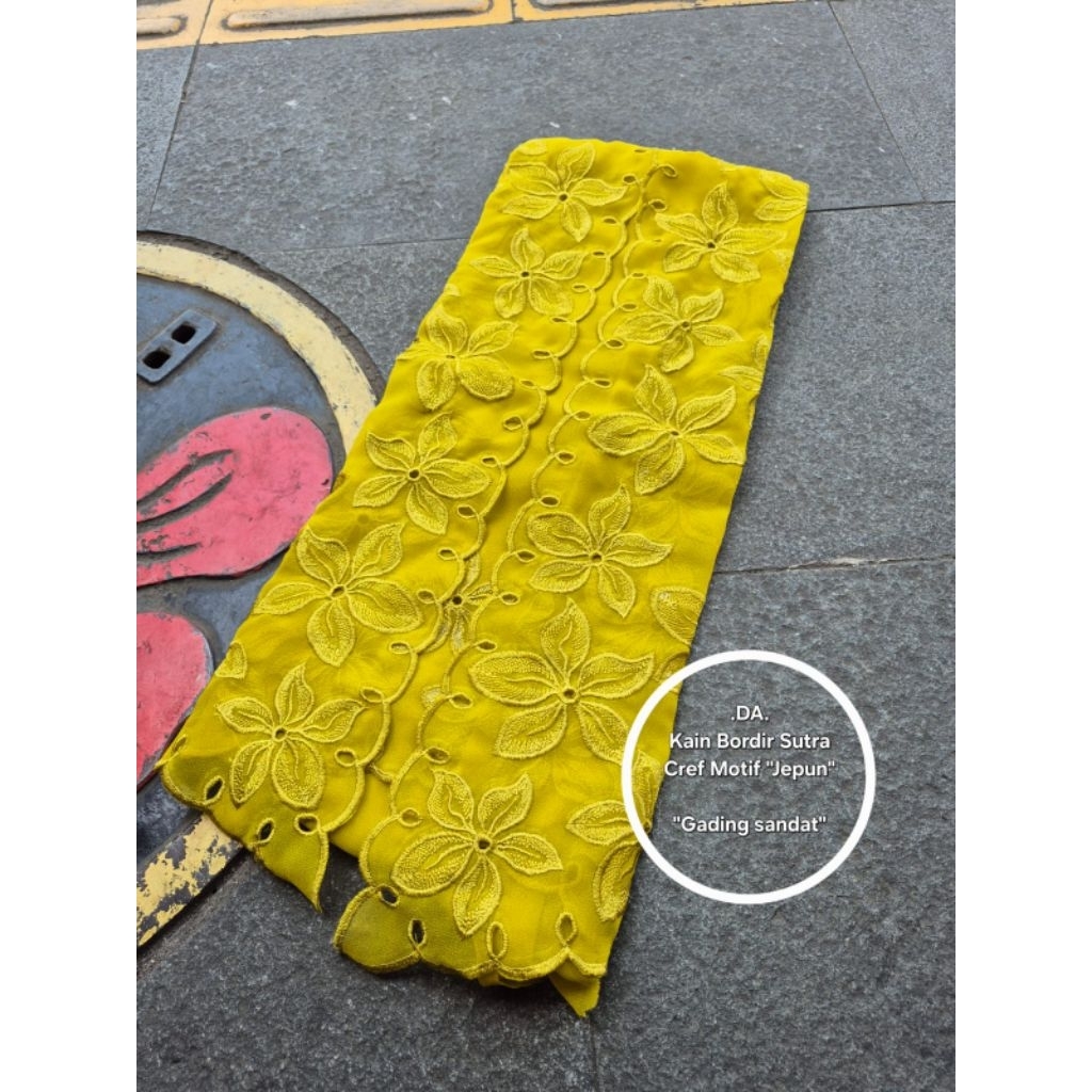 Bakal Kebaya Kain Bordir Sutra Crepe Lotus 1,5 mtr
