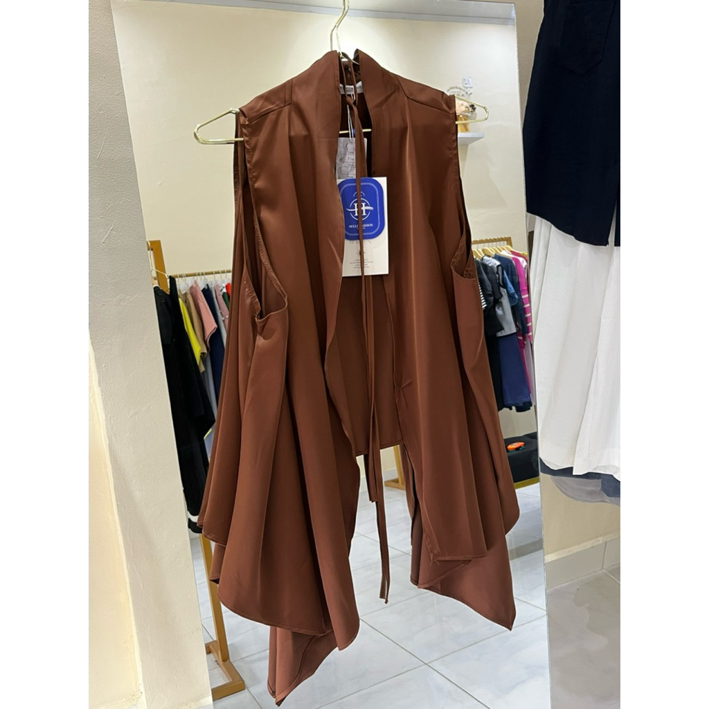 Outer Vest Long Flowy Satin – Rompi Panjang Tanpa Lengan Wanita Elegan