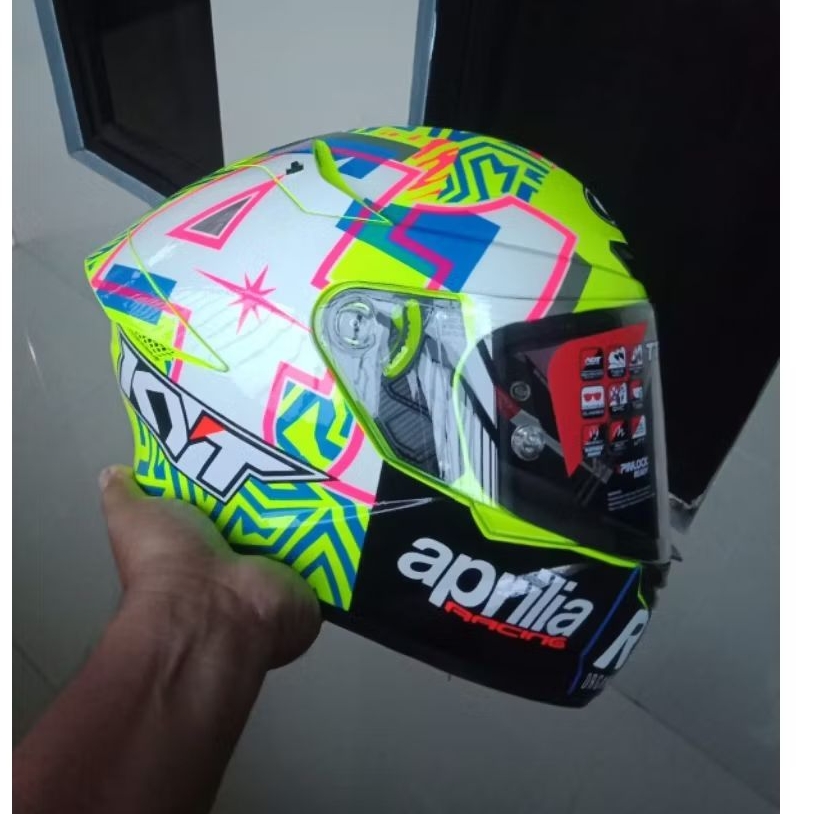 Helm KYT TTC repaint pol espargaro yellow Catalunya Spanyol fullface KYT TTC