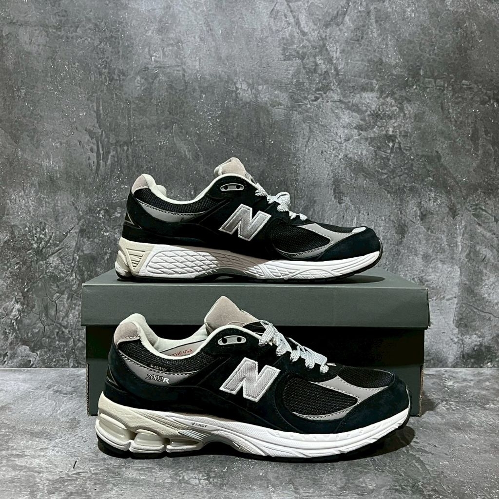 Sepatu New Balance 2002r Black Grey