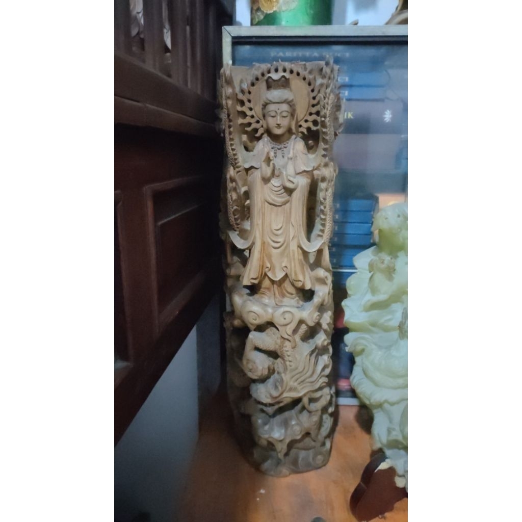 Patung Dewi welas asih Ema Kwan im po sat