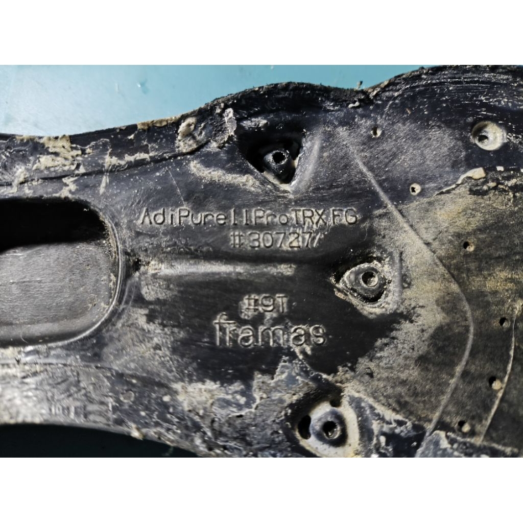 outsole original sepatu bola