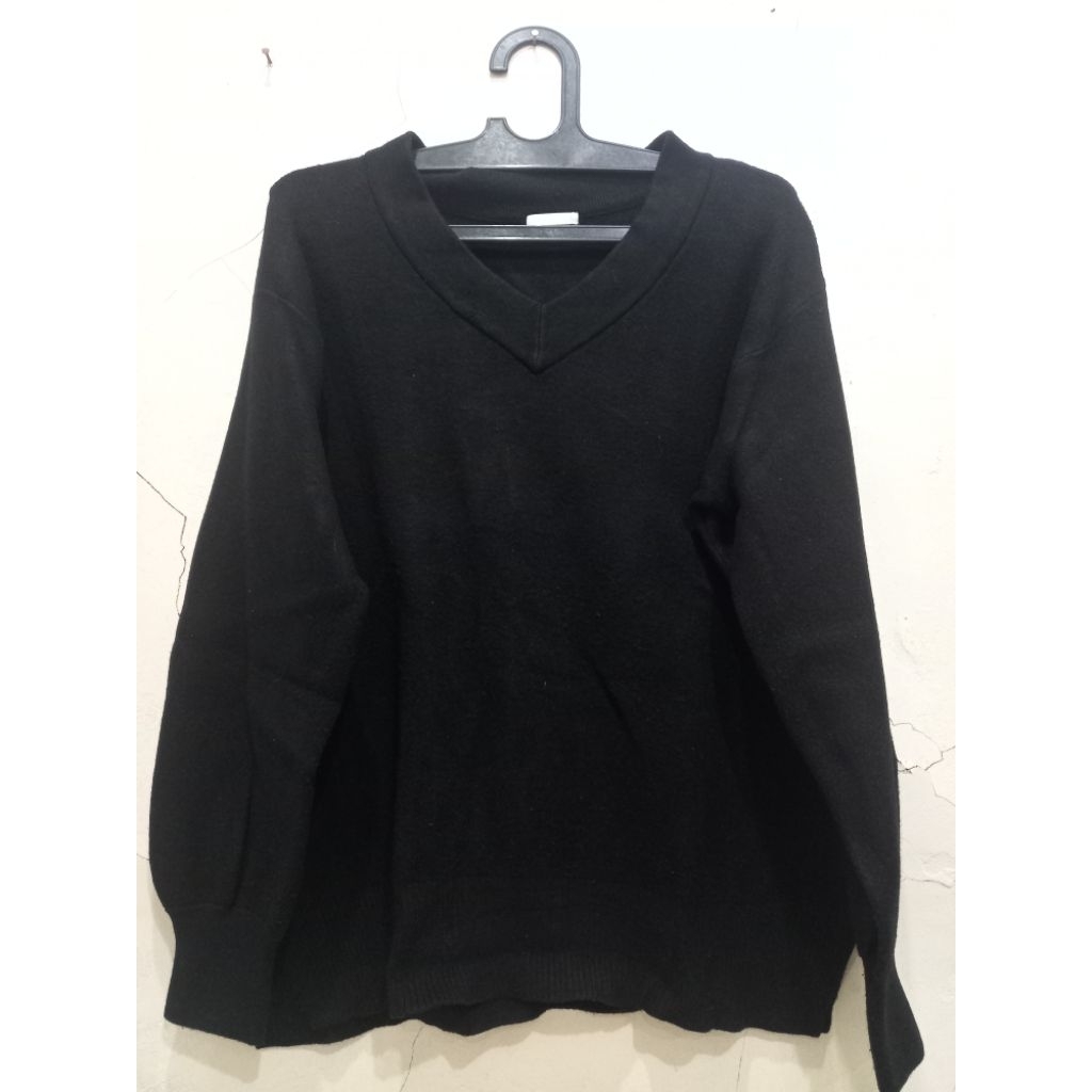 atasan rajut hitam GU/uniqlo