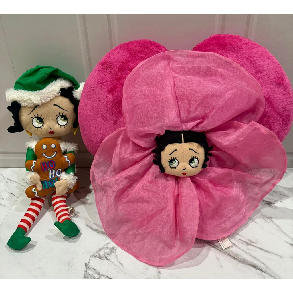 Boneka Plushie Betty Boop Kostum Natal Sugar Loaf Fleischer Studios & Bantal Bunga Betty Boop Univer