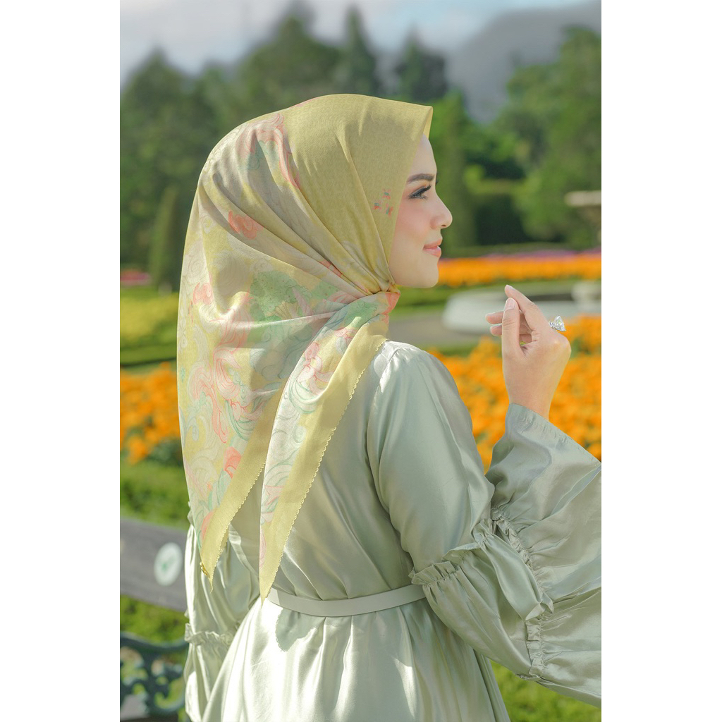 Preloved Buttonscarves Daisy Black