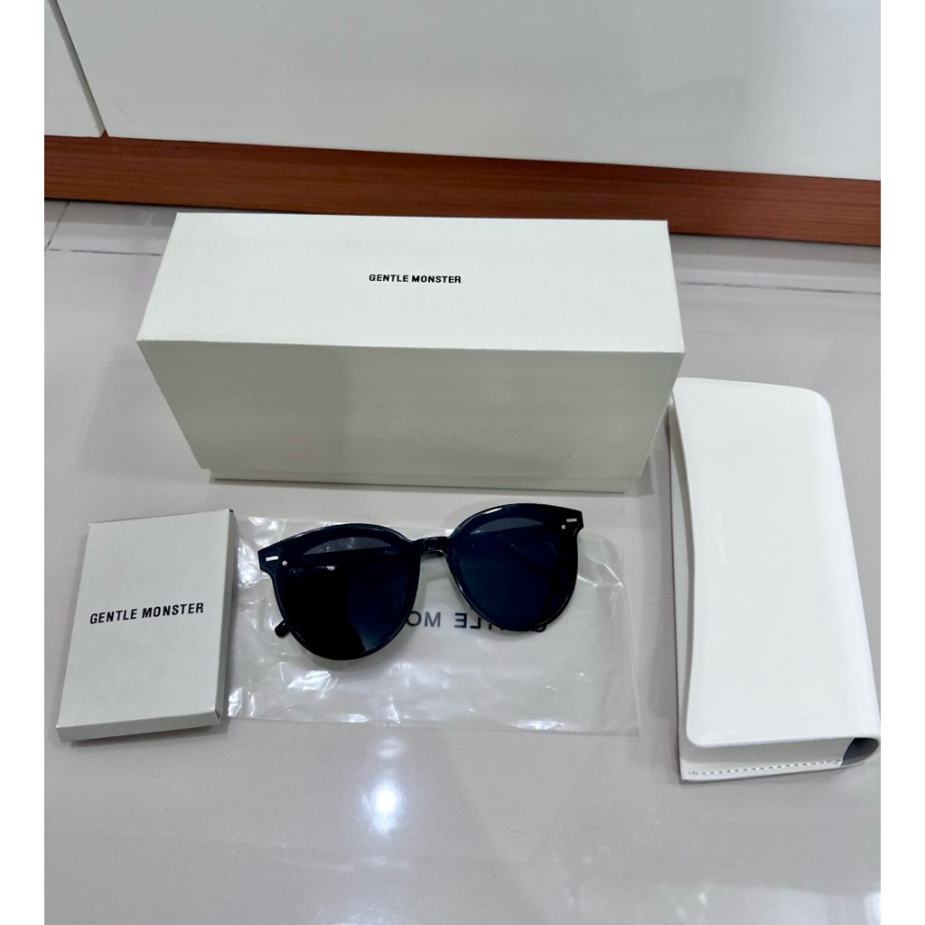 GM East M00n 01 Preloved