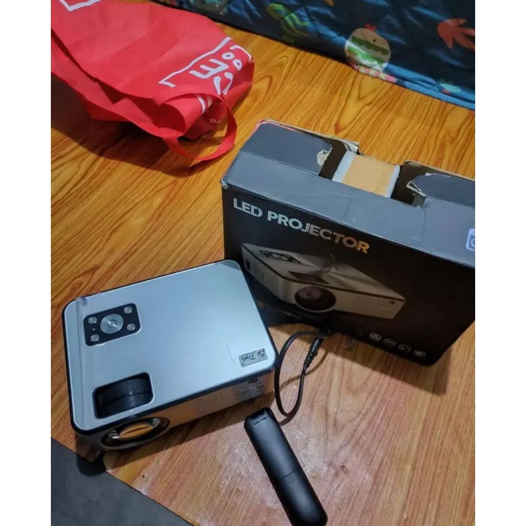 Spartpat proyektor mini cherlux c9