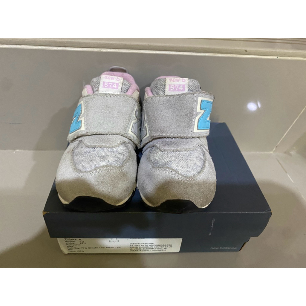 Sepatu anak New Balance