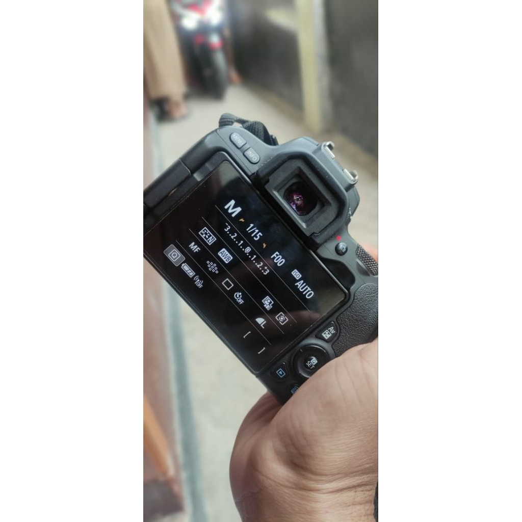 Canon eos 200d only body olnly