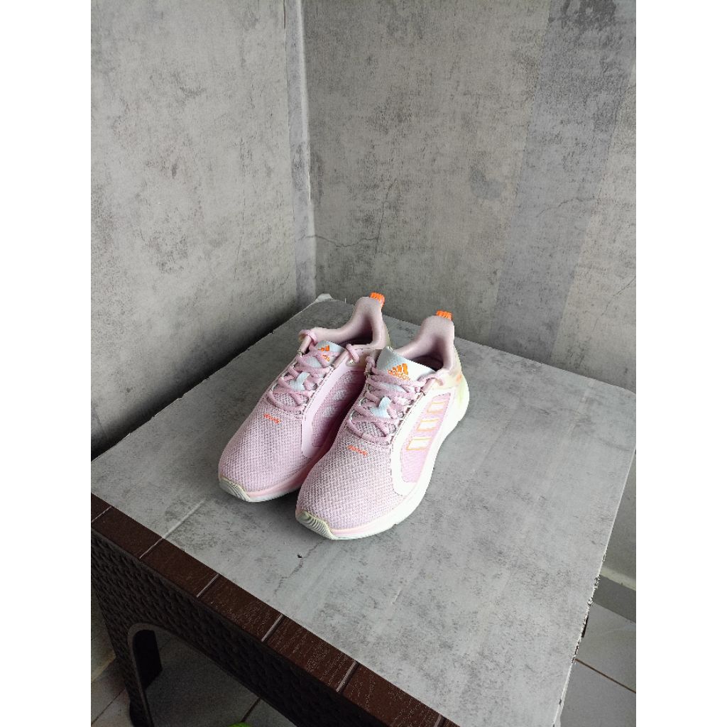 sepatu lari Adidas Response Super 2.0