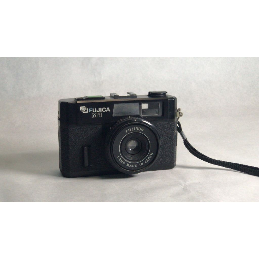 Kamera analog Fujica M1