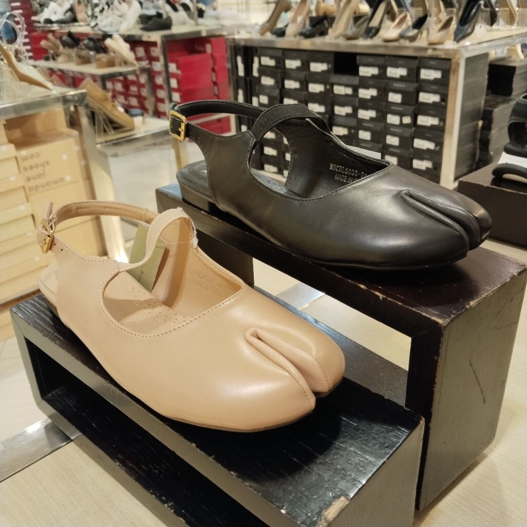 YONGKI KOMALADI ‼️ sandal tali  selop wanita comfort ringan