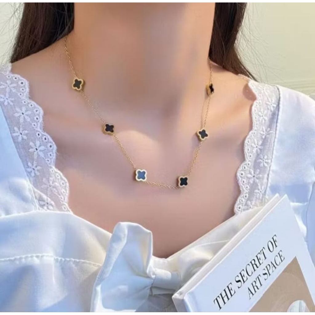 KALUNG TITANIUM WANITA RANTAI CLOVER HITAM PUTIH KALUNG WANITA KOREA MODEL TERBARU