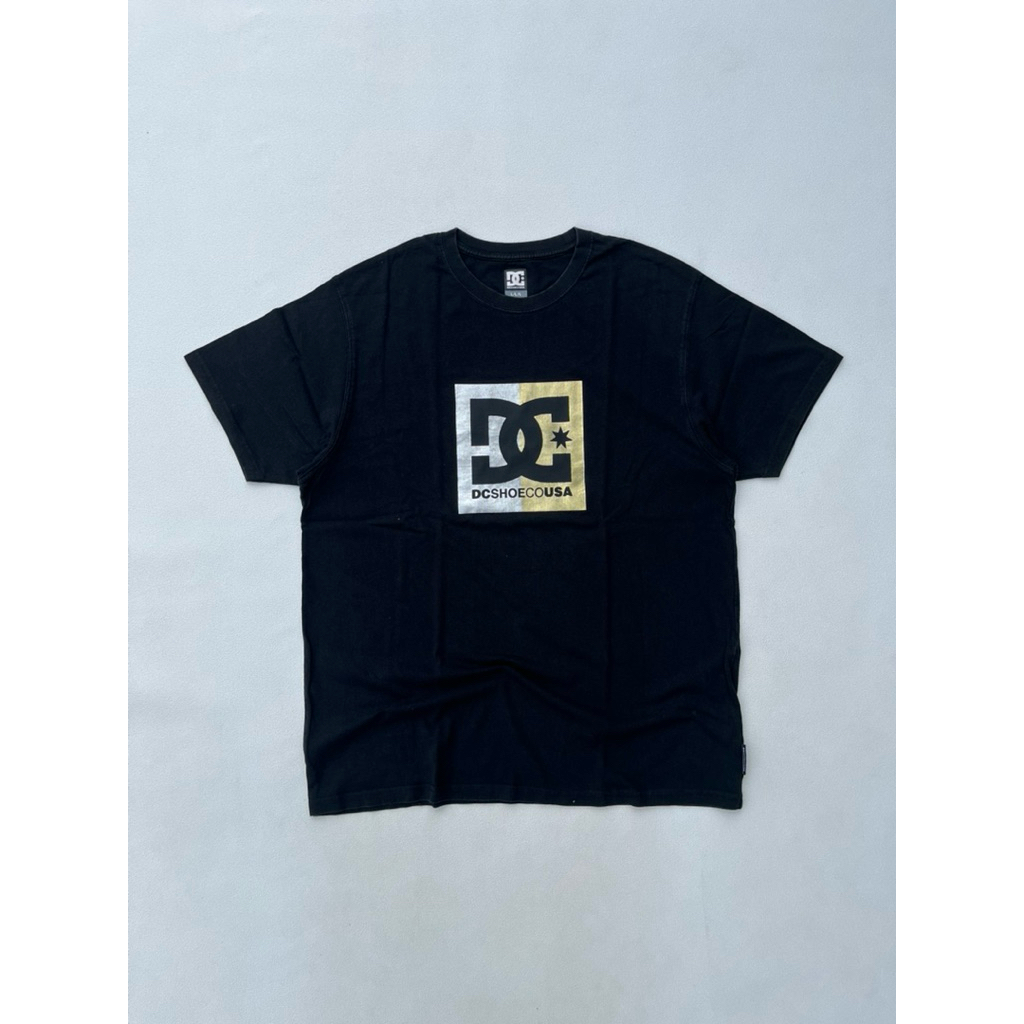 kaos DC big logo silver gold
