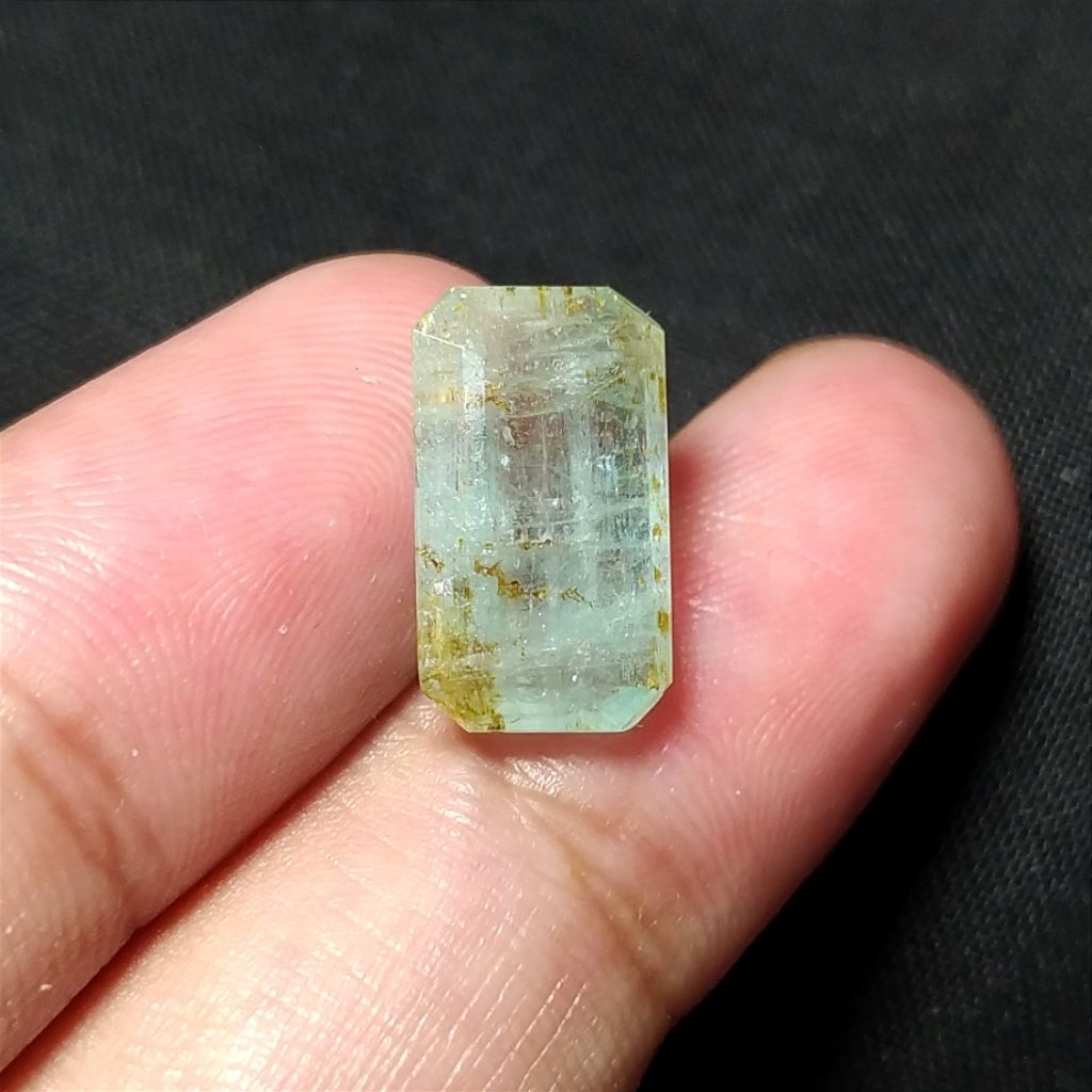 Natural emerald beryl // green emerald // batu zamrud // zamrud Zambia // zamrud kristal hijau // re