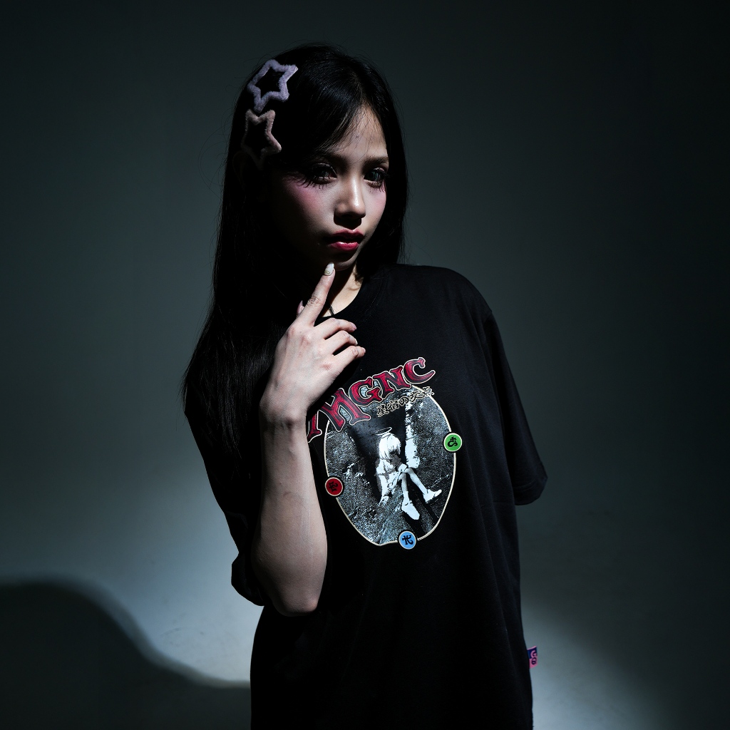 Meganeco GQ T-shirt Oversized Black - Magical Runes